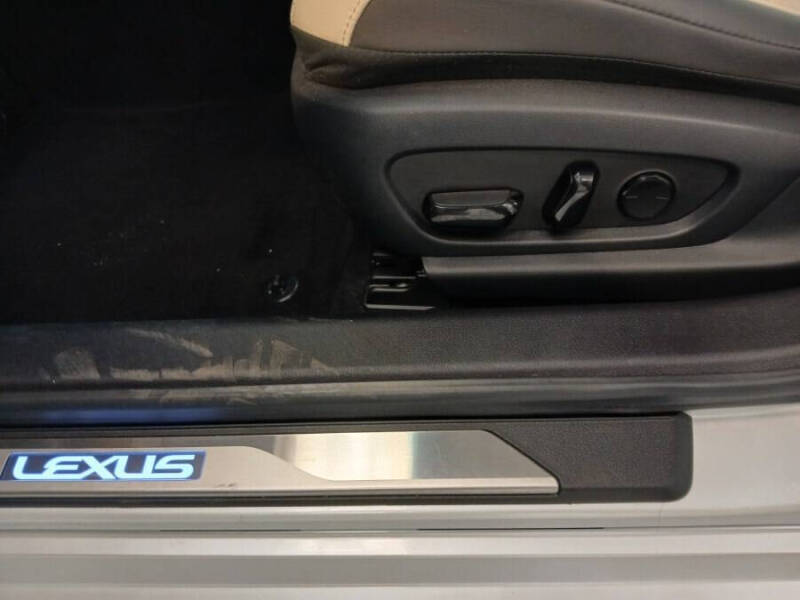 2023 Lexus ES 250