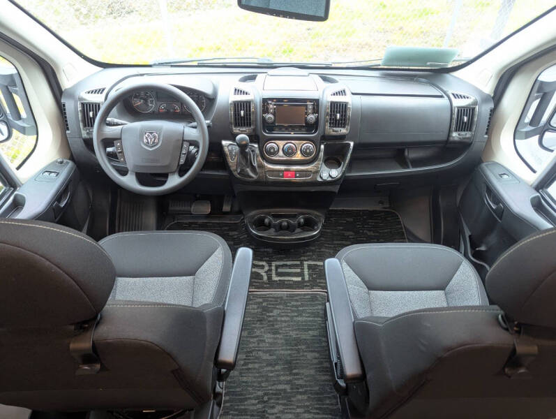 2018 Winnebago Trend 23D / 23ft