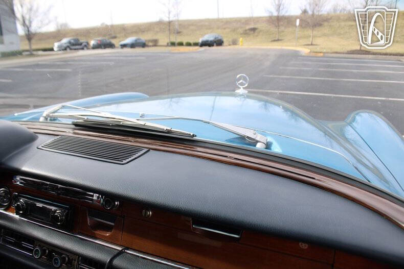 1973 Mercedes-Benz 280-Class