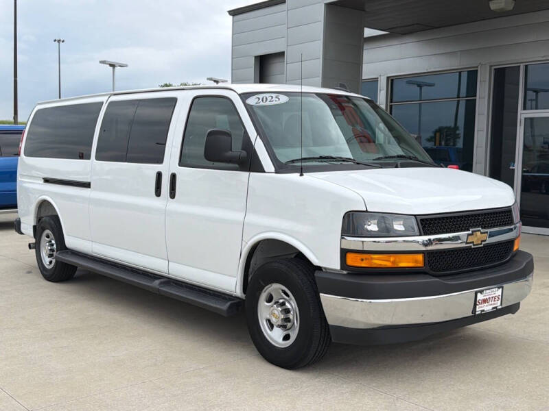 2025 Chevrolet Express LT 3500