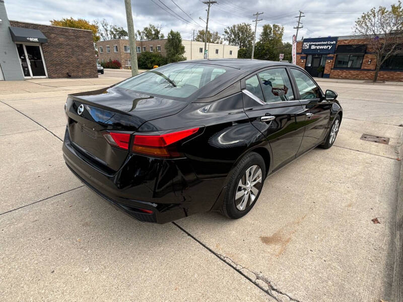 2021 Nissan Altima S photo 11