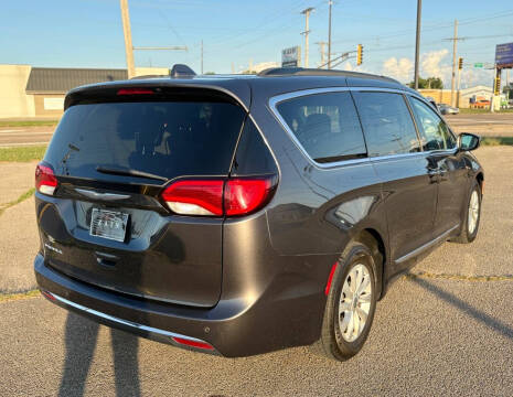 2017 Chrysler Pacifica Touring-L