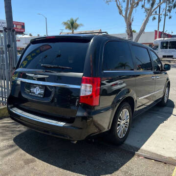 2014 Chrysler Town and Country Touring-L
