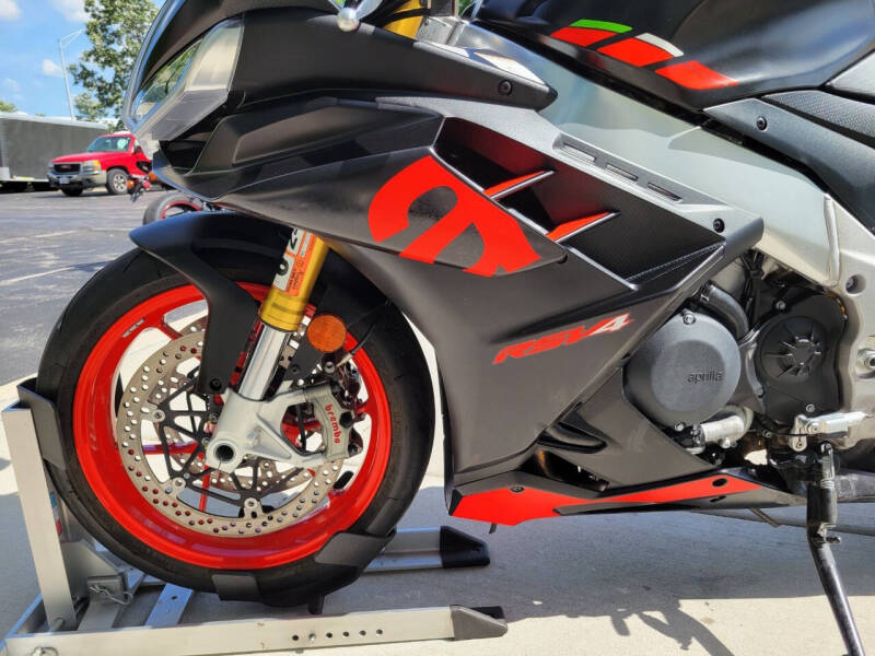 2023 Aprilia RSV4