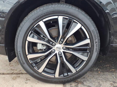 2025 Volvo XC60 B5 Plus Dark Theme