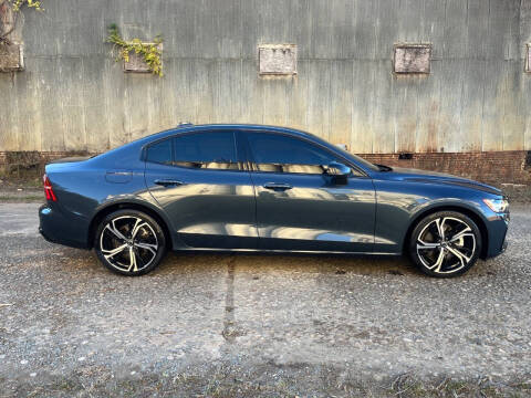 2024 Volvo S60 B5 Plus Dark Theme