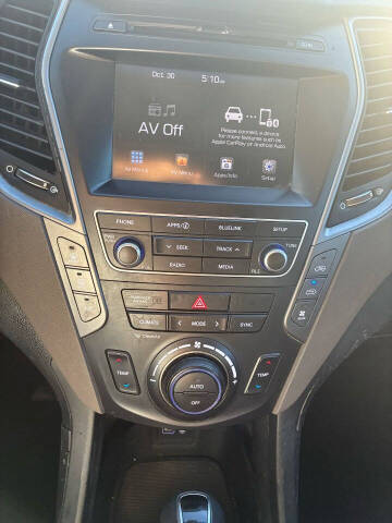 2017 Hyundai Santa Fe SE