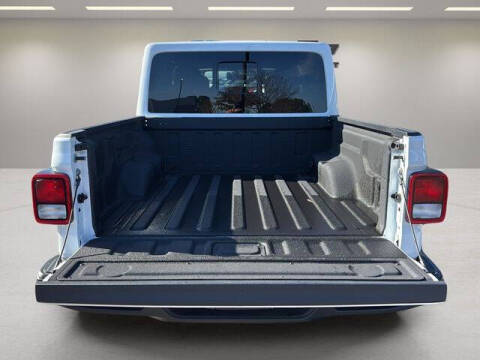 2025 Jeep Gladiator NightHawk