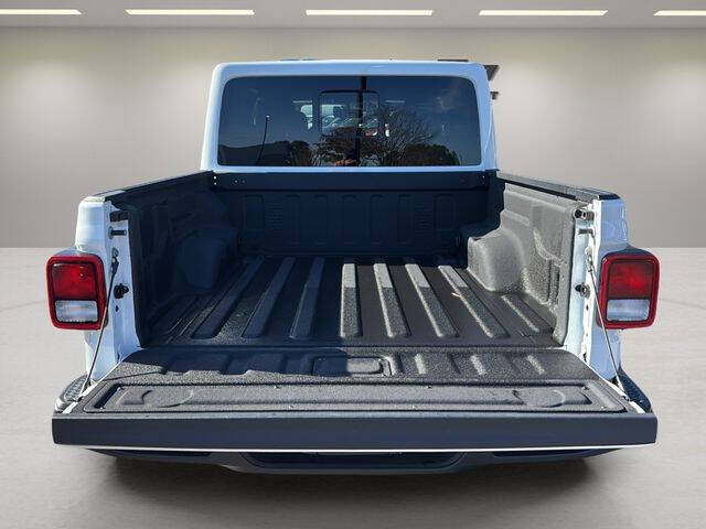 2025 Jeep Gladiator NightHawk