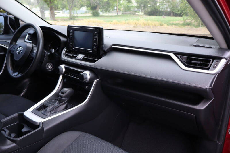 2021 Toyota RAV4 LE