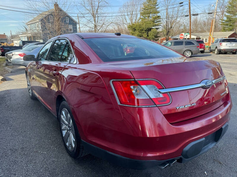 2011 Ford Taurus Limited photo 17