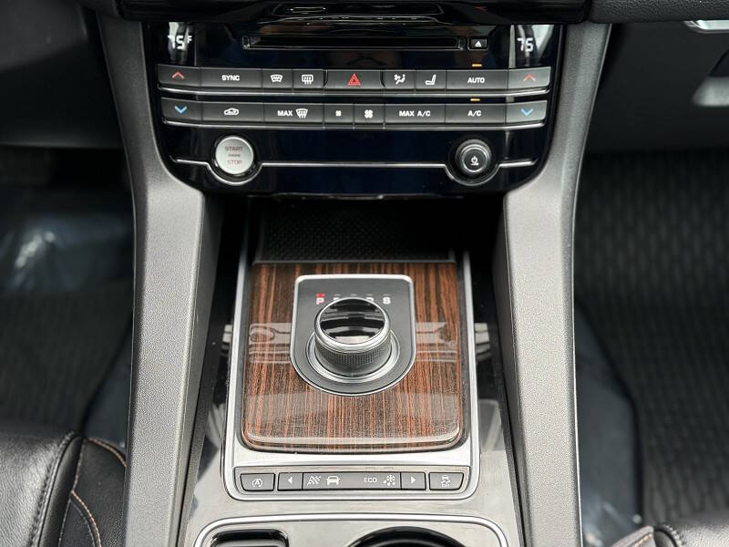 2017 Jaguar F-PACE 35t Prestige