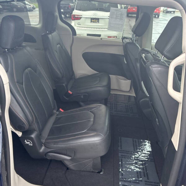 2017 Chrysler Pacifica Touring-L Plus