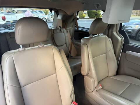2012 Volkswagen Routan SE