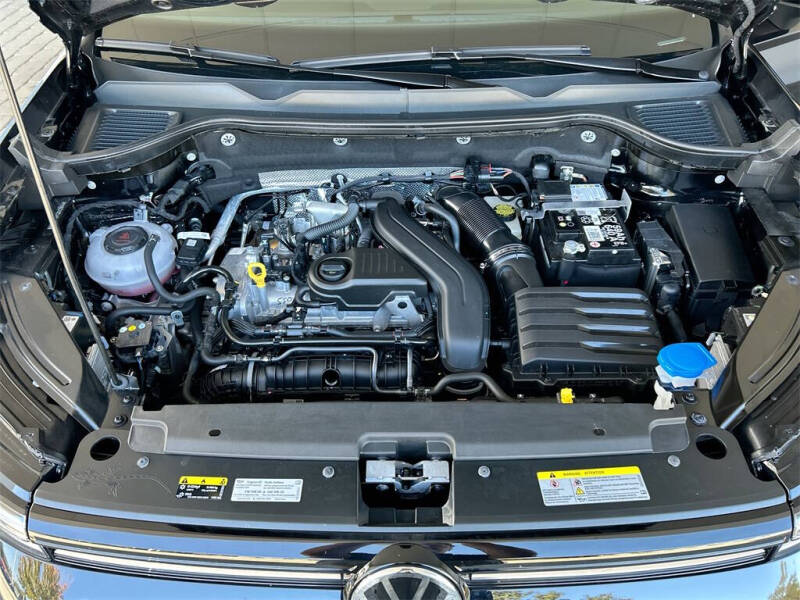 2025 Volkswagen Taos SE