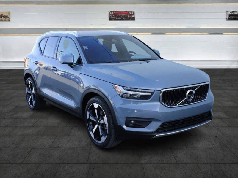 2021 Volvo XC40 T5 Momentum