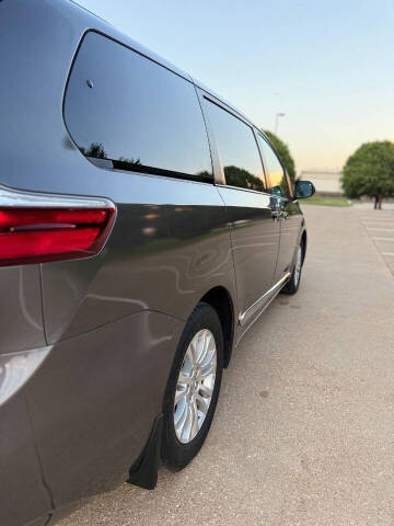 2016 Toyota Sienna XLE 8-Passenger