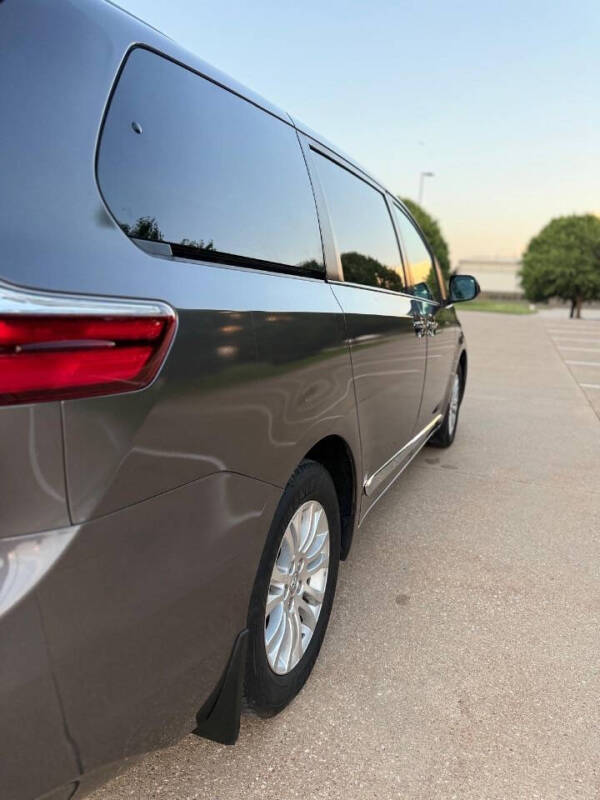 2016 Toyota Sienna XLE 8-Passenger