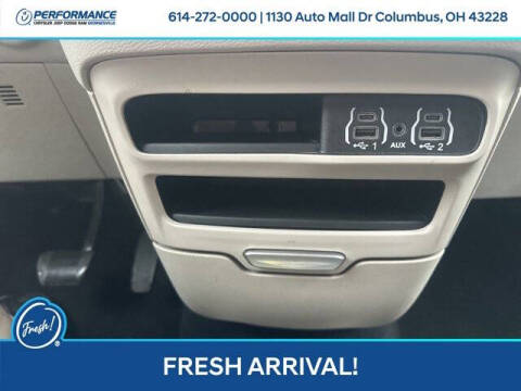 2024 Chrysler Voyager LX