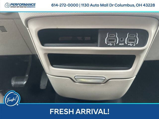 2024 Chrysler Voyager LX