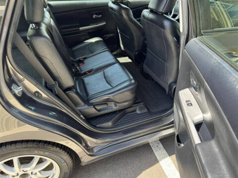 2017 Toyota Prius v Four