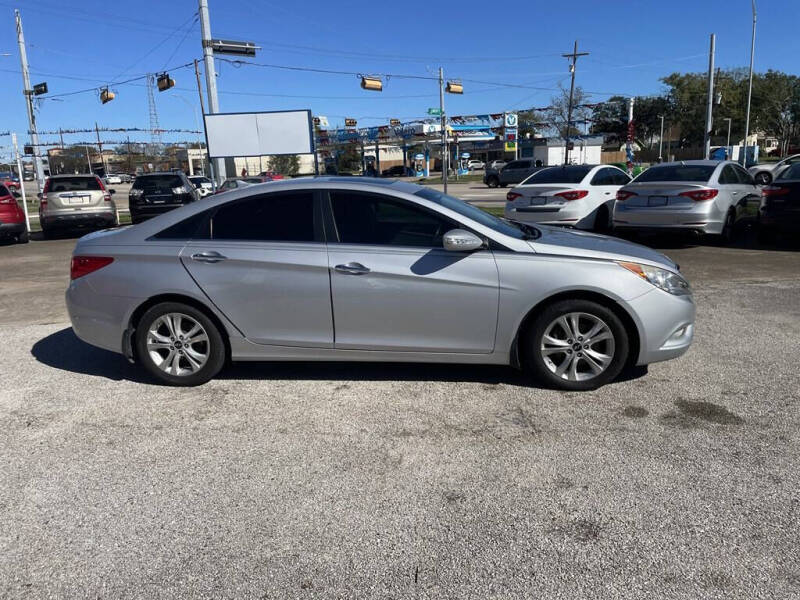 2011 Hyundai Sonata Limited photo 2