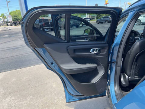 2023 Volvo XC40 B5 Plus Dark Theme