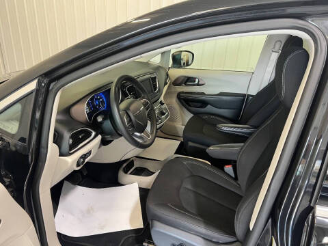 2022 Chrysler Voyager LX