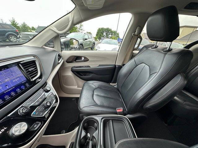 2017 Chrysler Pacifica Touring-L