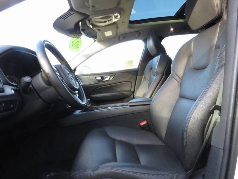 2022 Volvo V60 Cross Country T5