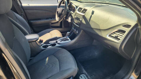 2012 Dodge Avenger SE
