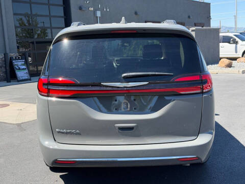 2022 Chrysler Pacifica Touring L