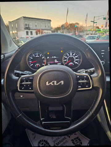2022 Kia Carnival LX