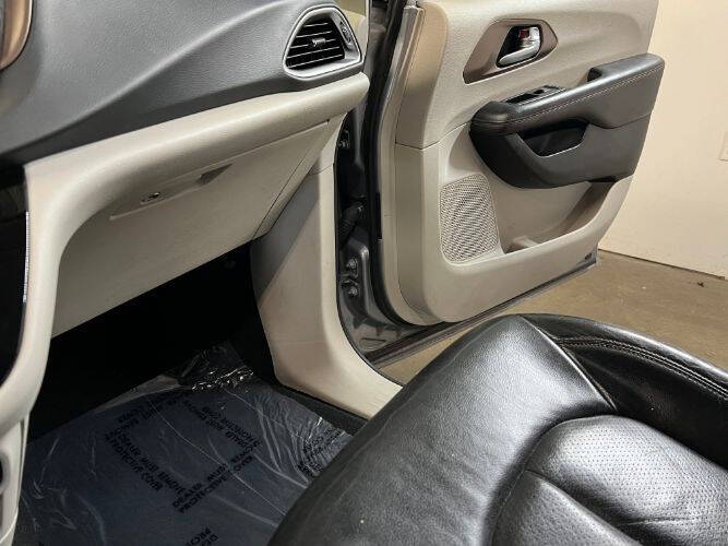 Silver 2018 Chrysler Pacifica Touring L Touring L 4dr Mini-Van 19