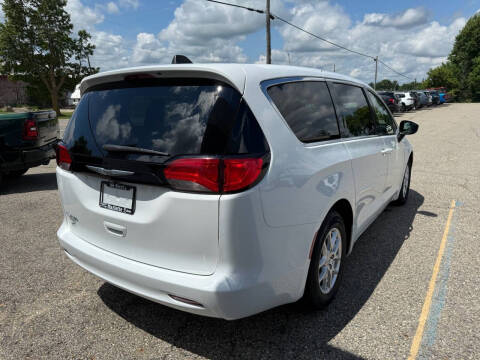 2023 Chrysler Voyager LX