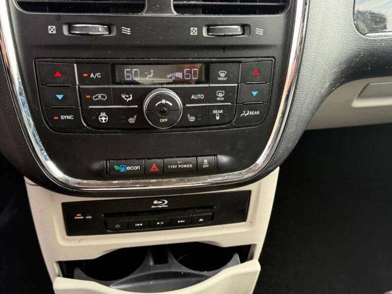 2014 Chrysler Town and Country Limited