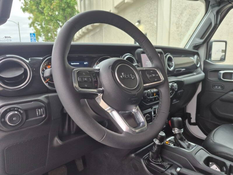 2023 Jeep Wrangler Sahara Altitude