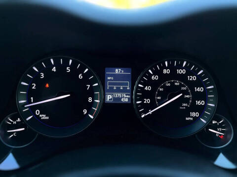 2015 Infiniti Q70 3.7