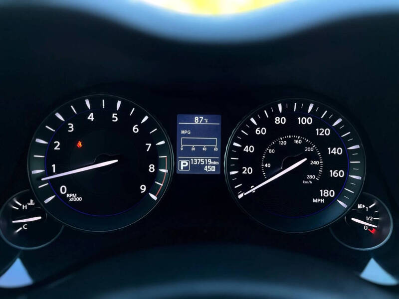 2015 Infiniti Q70 3.7