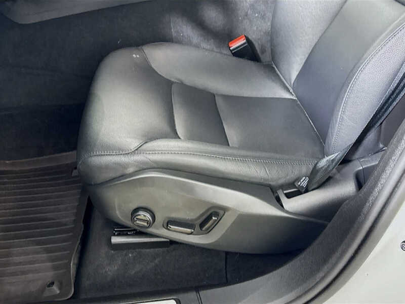 2024 Volvo XC60 B5 Core Dark Theme