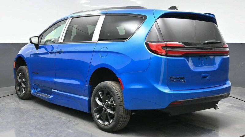 2026 Chrysler Pacifica Select