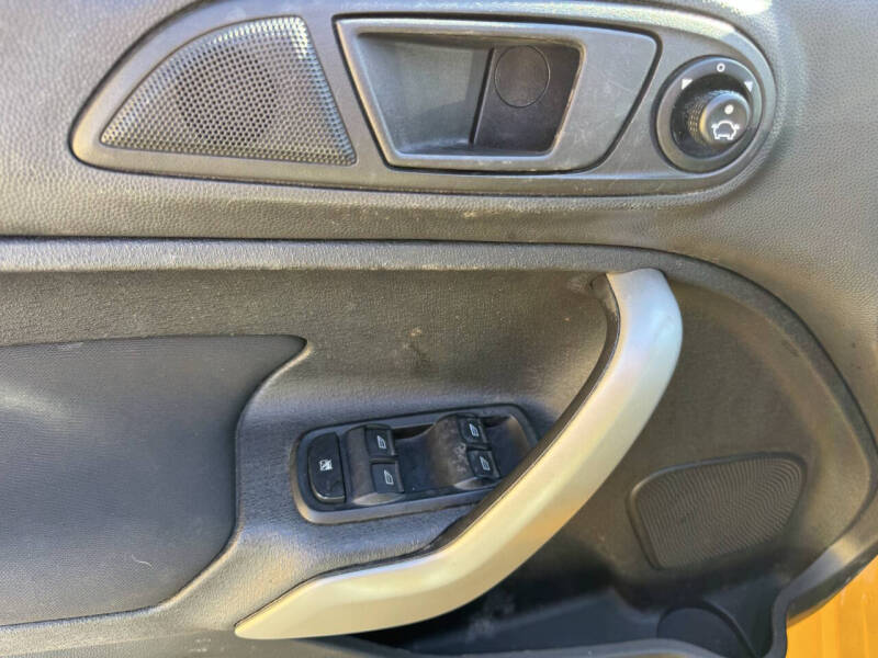 2011 Ford Fiesta SES