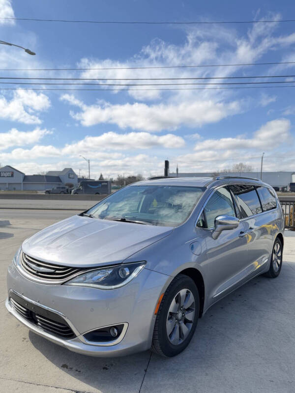 2017 Chrysler Pacifica Hybrid Platinum