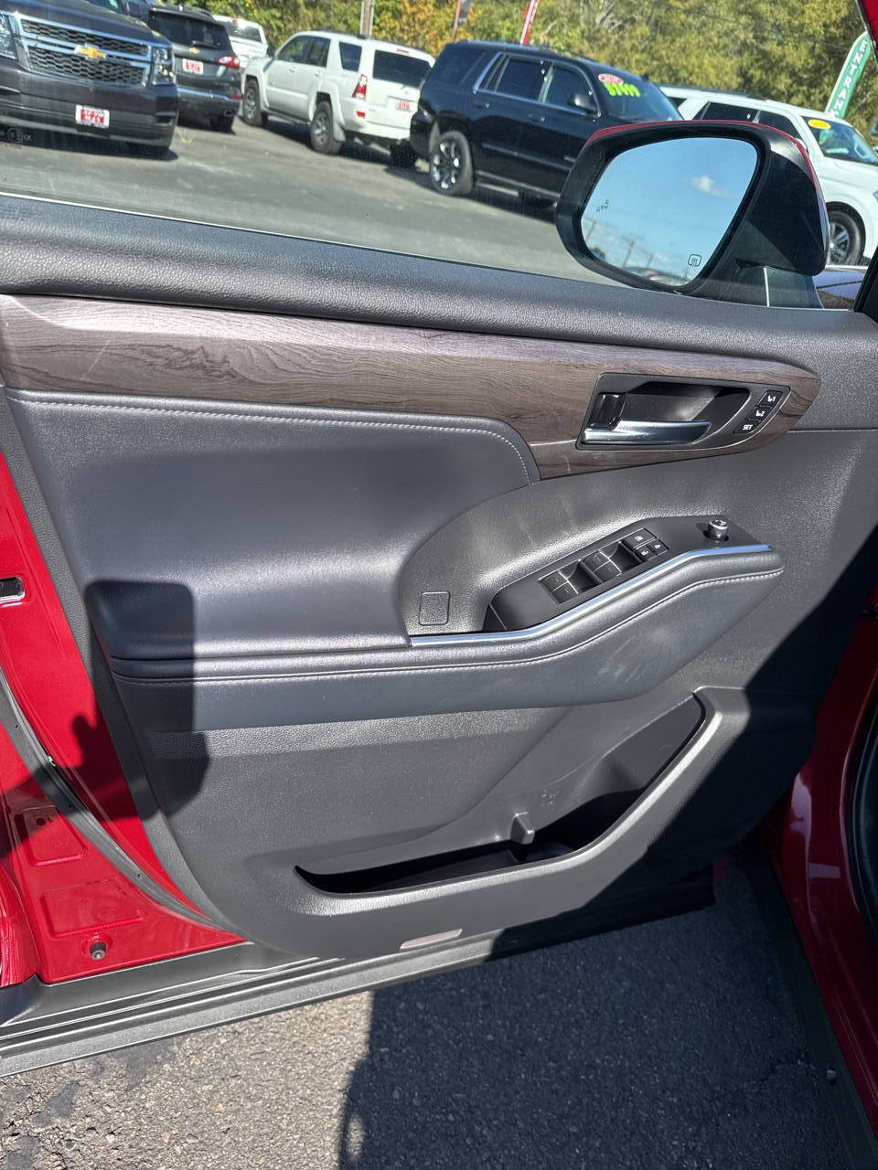 used 2022 Toyota Highlander car, priced at $38,299