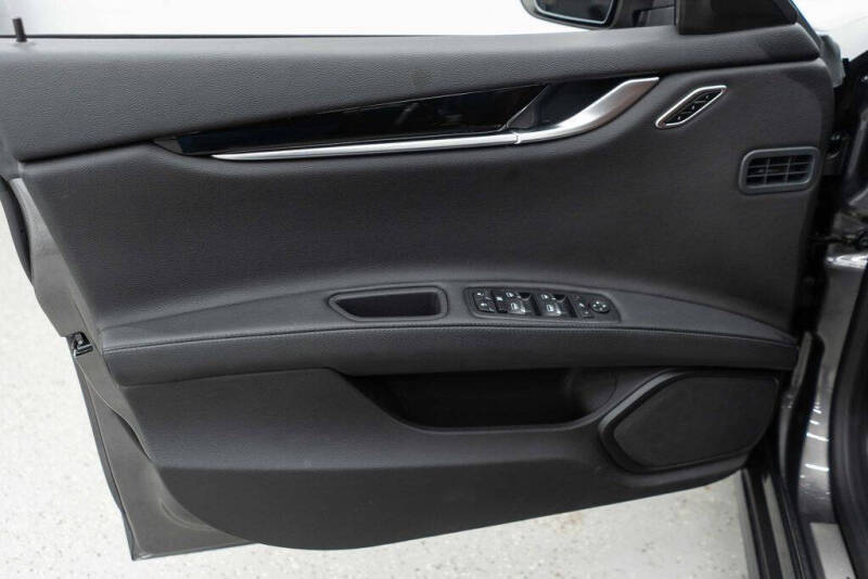 2022 Maserati Ghibli Modena Q4