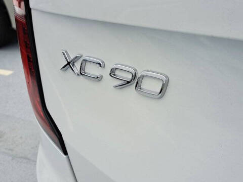 2026 Volvo XC90 T8 Plus 7P