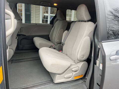 2011 Toyota Sienna LE 8-Passenger