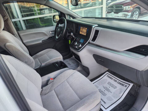 2017 Toyota Sienna LE 7-Passenger