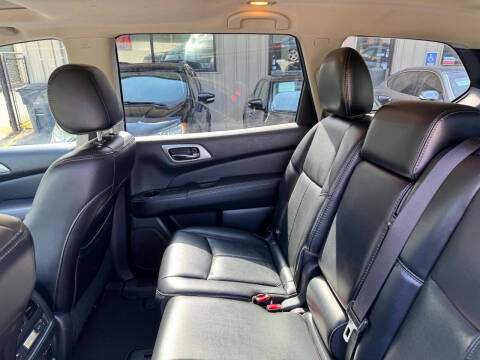 2017 Nissan Pathfinder SL