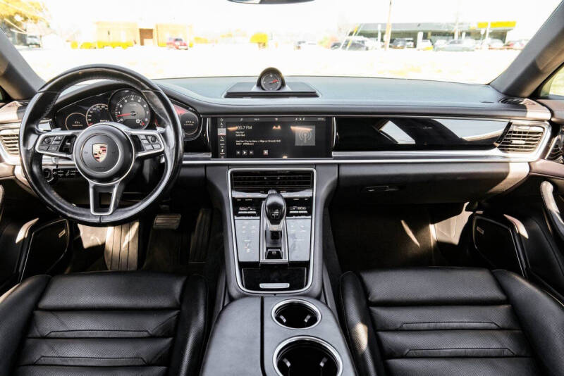 2018 Porsche Panamera 4